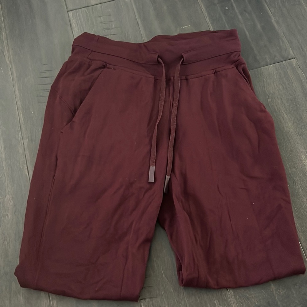 lululemon joggers maroon size 2